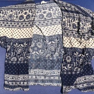 Cute and fun blue and white cardigan!🥰